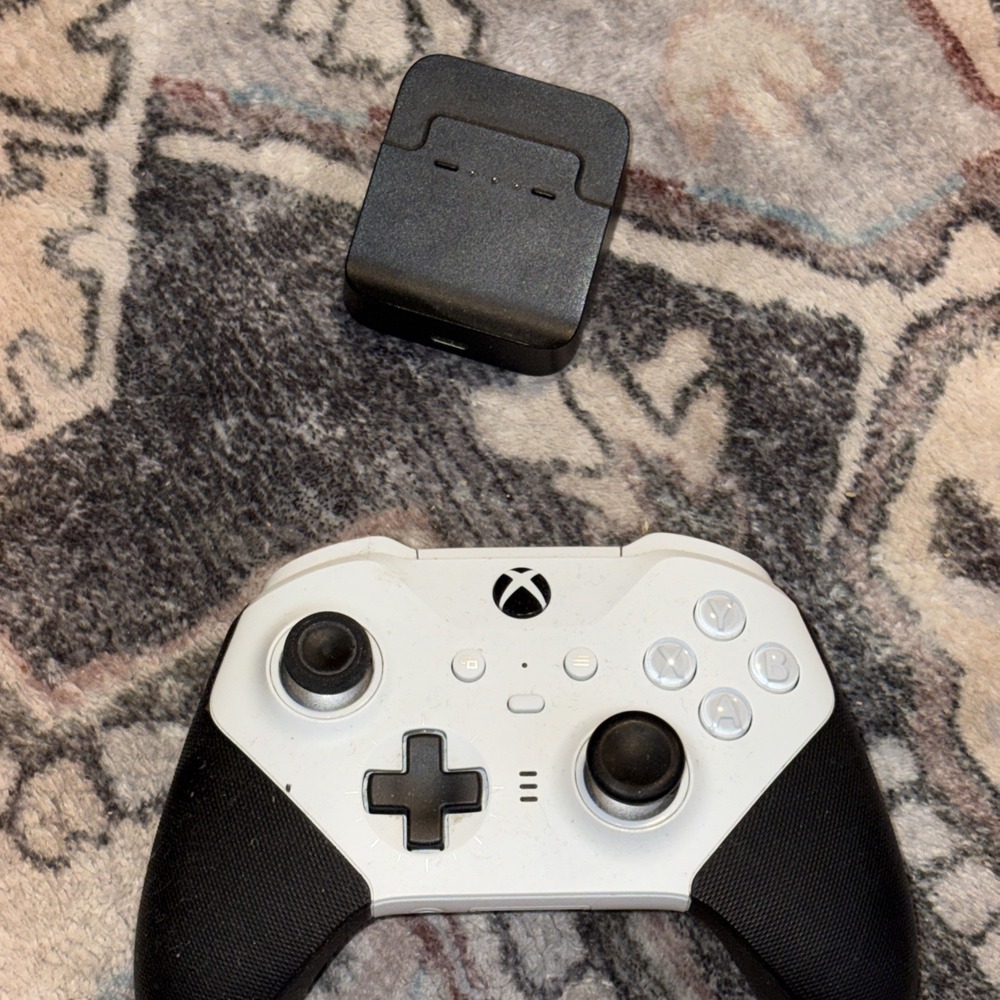 Microsoft Elite Series 2 Wireless Controller - Core READ DESCRIPTION - Picture 2 of 3